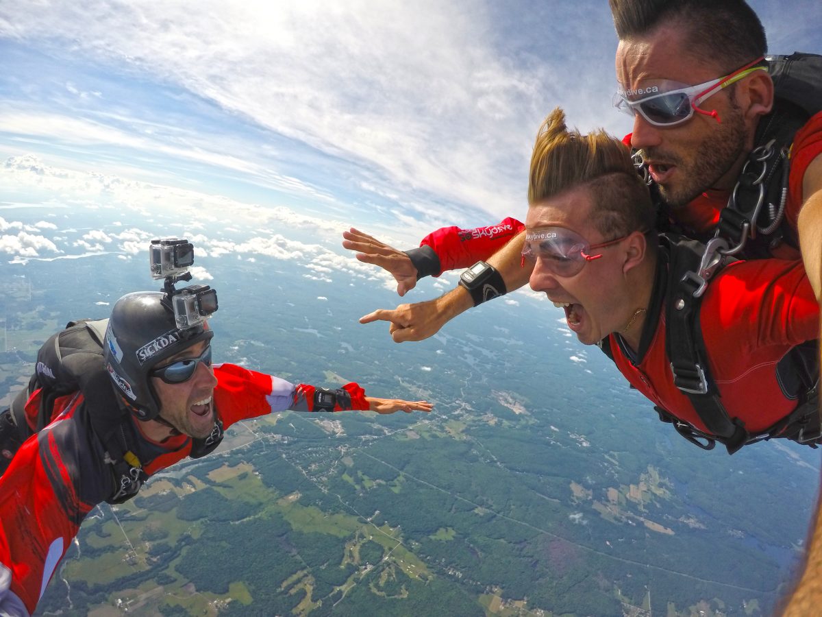 Tandem jump with video and photo option - Parachute Gatineau-Ottawa Skydive
