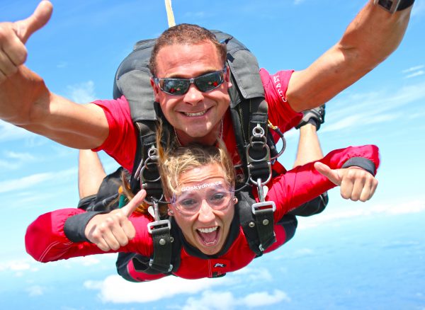 Tandem jump with video and photo option - Parachute Gatineau-Ottawa Skydive
