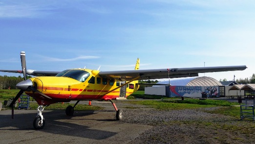Avion Cessna 206 - Parachute Gatineau-Ottawa Skydive